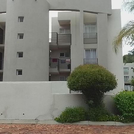 יוהנסבורג The Apartment On Katherine Street In Central Sandton מראה חיצוני תמונה